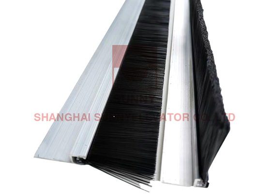 800 มิลลิเมตร ความแข็งแรงสูง Travelator Escalator การทําความสะอาดแปรงแถวสอง